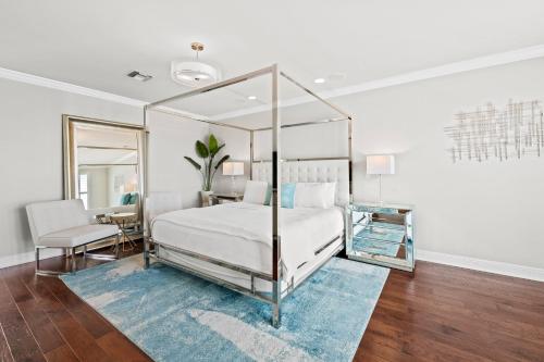 Triple Decker Huge Bathrooms Pool Rooftop Deck Awesome Location in Fort Lauderdale, USA