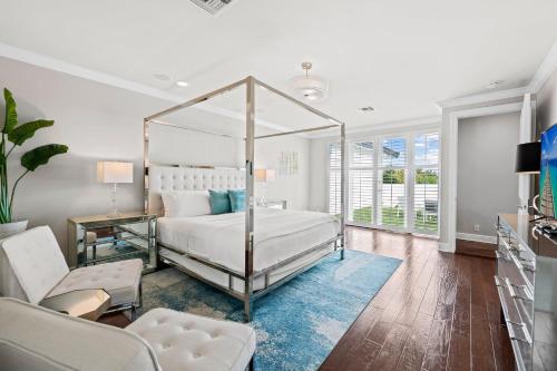 Triple Decker Huge Bathrooms Pool Rooftop Deck Awesome Location in Fort Lauderdale, USA