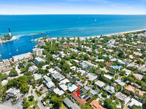 Prime Location Heated Pool Beach Nightlife image