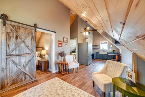 Lovely Lakefront Apartment with Boat Ramp Access in Clifton, USA