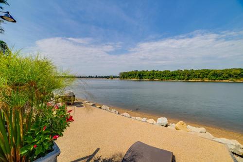 Lovely Lakefront Apartment with Boat Ramp Access