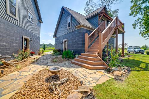 Lovely Lakefront Apartment with Boat Ramp Access in Savannah (TN)