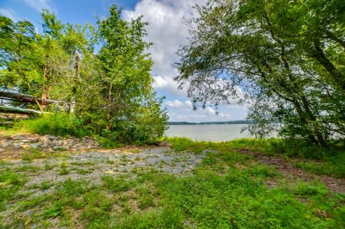 Lovely Lakefront Apartment with Boat Ramp Access