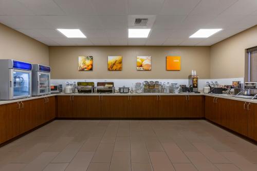 Comfort Inn & Suites I-90 City Center - image 6