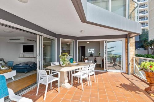 Oceanview Escape - Idyllic Beachfront Dreaming