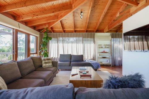 McRae Hillside Terrace - Panoramic Family Living