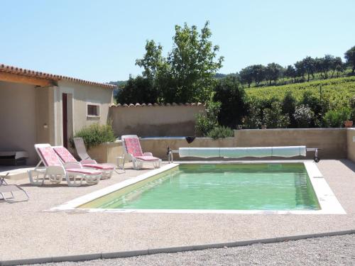 Cosy Holiday Home in Provence with Swimming Pool