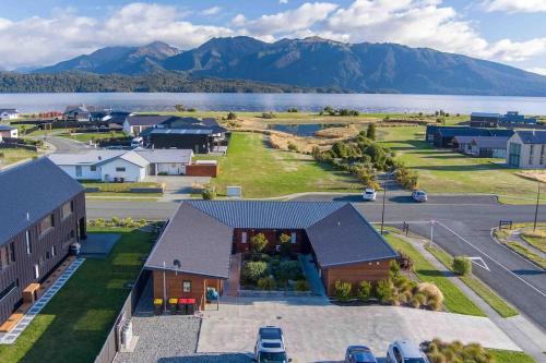 B&B Te Anau - Great views from new 2 bedroom apartment - Bed and Breakfast Te Anau