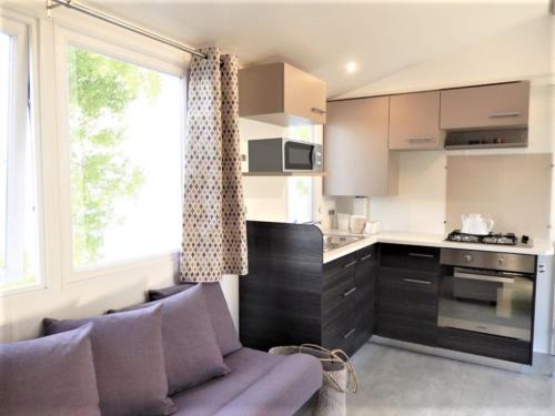 Kitchen, Camping Carabasse Vias plage. near Au Pain Delice
