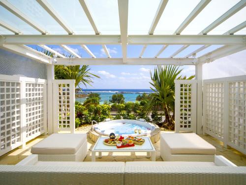 Swimming pool, Hotel Shigira Mirage in Miyakojima