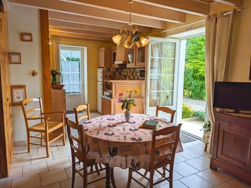 Charmant gîte au bord de la rivière avec jardin et wifi - FR-1-653-162 (Charmant gite au bord de la riviere avec jardin et wifi - FR-1-653-162) in Montignac-Charente