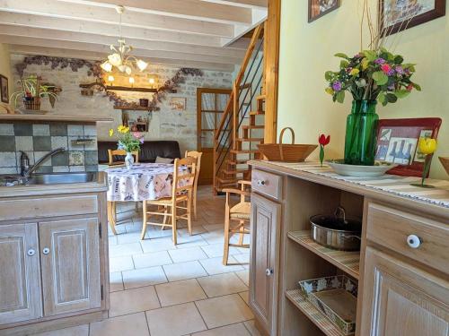 Charmant gîte au bord de la rivière avec jardin et wifi - FR-1-653-162 (Charmant gite au bord de la riviere avec jardin et wifi - FR-1-653-162) in Montignac-Charente