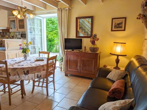 Charmant gîte au bord de la rivière avec jardin et wifi - FR-1-653-162 (Charmant gite au bord de la riviere avec jardin et wifi - FR-1-653-162) in Montignac-Charente