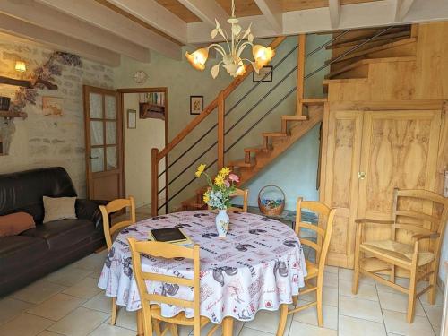 Charmant gîte au bord de la rivière avec jardin et wifi - FR-1-653-162 (Charmant gite au bord de la riviere avec jardin et wifi - FR-1-653-162) in Montignac-Charente