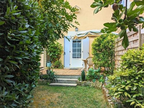 Charmant gîte au bord de la rivière avec jardin et wifi - FR-1-653-162 (Charmant gite au bord de la riviere avec jardin et wifi - FR-1-653-162) in Montignac-Charente