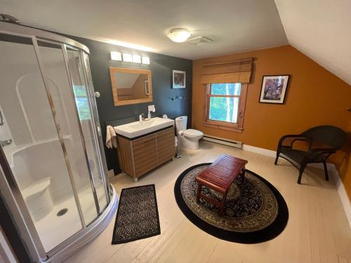 浴室, La maison d'Alphonsine in 聖艾雲尼 (QC)