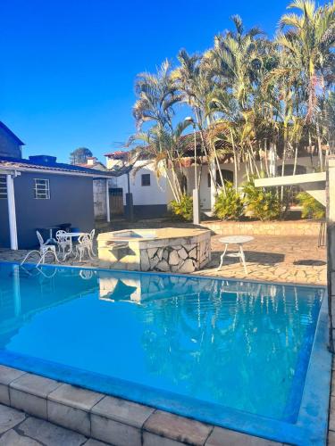 Casa de campo com piscina, mesa de bilhar e 3 quartos