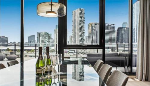 Luxury Penthouse with Astonishing Bay and City Views