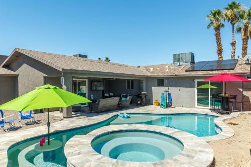 Coral Beauty! Heated Pool & Spa!