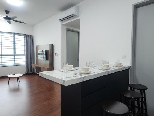 2rooms Cozy Minimalist 1-6pax Columbia UiTM Netflix 2rooms Cozy Minimalist 1-6pax Columbia UiTM Netflix