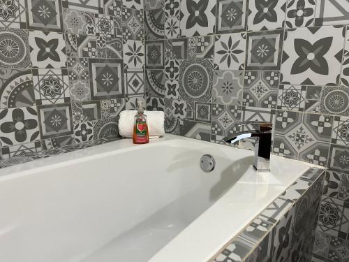 Deluxe Double Room image 3