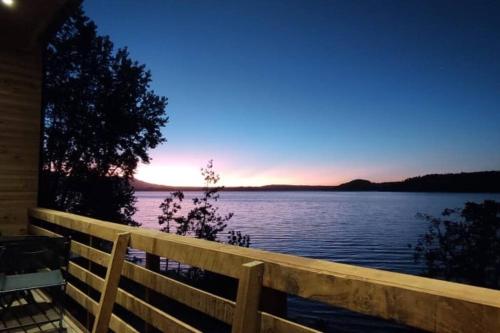 Cabaña de 2 pisos a orilla del lago en Panguipulli