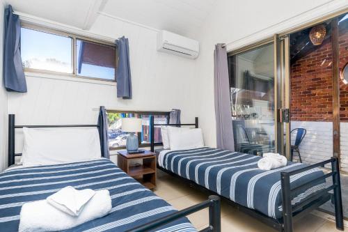 Aquarius Backpacker Resort Room Type - Standard Twin Room with Shared Bathroom