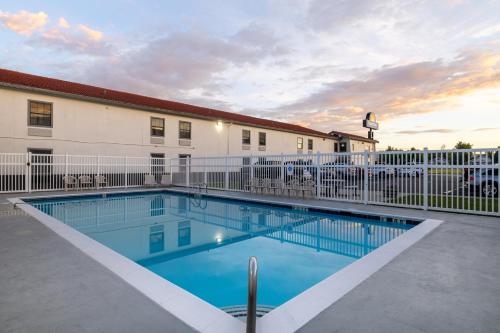 Days Inn by Wyndham Casper - image 8