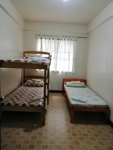2 twin beds