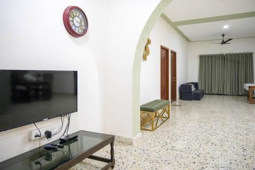 Tourist Friendly Home -3BHK AC Near Birla Mandir, Hyderabad