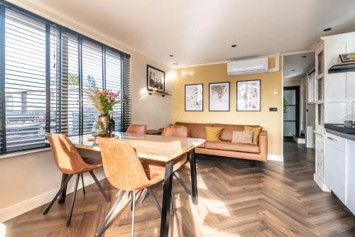  Beautiful Water Villa, near Schiphol and Amsterdam in Aalsmeer