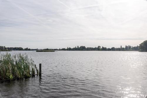 Beautiful Water Villa, near Schiphol and Amsterdam
