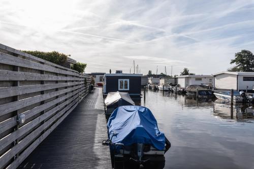 Beautiful Water Villa, near Schiphol and Amsterdam