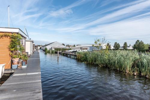 Beautiful Water Villa, near Schiphol and Amsterdam