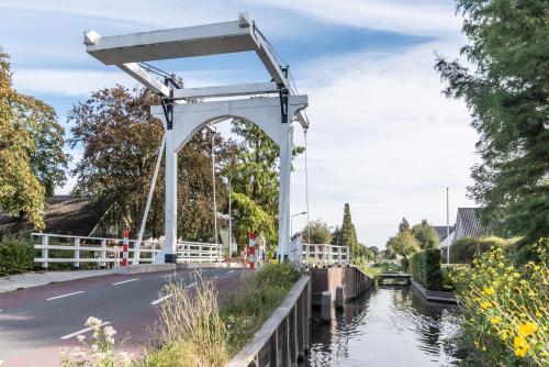 Beautiful Water Villa, near Schiphol and Amsterdam