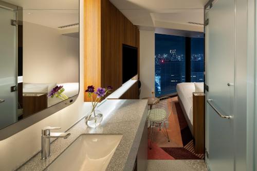 room detail thumbnail 1