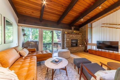 #517- New Listing! Walk to Village Gondola, Remodeled, 4BD condo