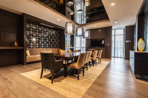 Loft - Entertainment & Financial District