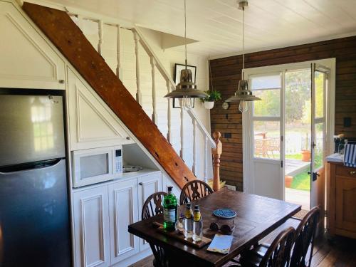 Oakchester Cottage on Bruny Island in Dennes Point