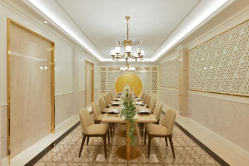 Restaurant, The Beverly Hotel Pattaya in South Pattaya