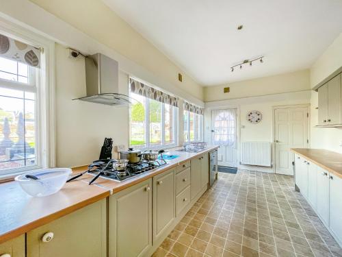 *RD9bC* For your most relaxed & Cosy stay + Free Parking + Free Fast WiFi * near Sand Moor Golf Club