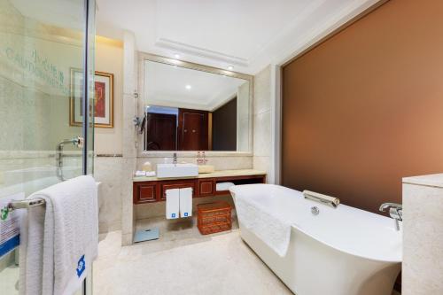 room detail thumbnail 2