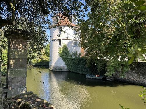 LES DOUVES, charmante dépendance du château