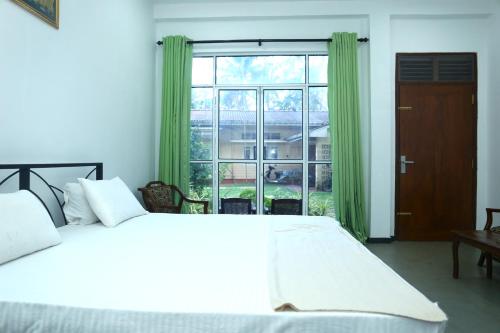 Deluxe Double Room image 8