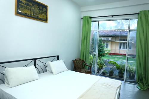 Deluxe Double Room image 6