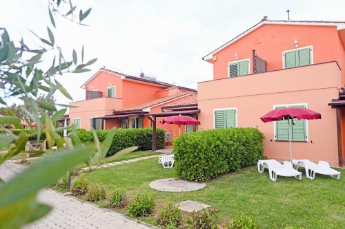  ISA-Residence with swimming pool in Mazzanta at only 600 meters from the beach, apartments with air conditioning and private outdoor area in 57016 Mazzanta