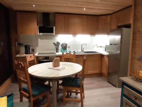 Appartement cosy 4 pers. 30m² rénové, ski aux pieds, équipements modernes, proche commerces et commodités - FR-1-545-15 - Apartment - Val Thorens