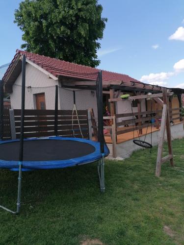 A szálláshely kívülről, Chaloupka u Montyho in Petrovice