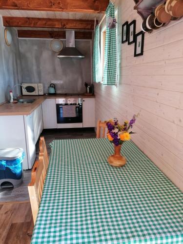 Konyha, Chaloupka u Montyho in Petrovice