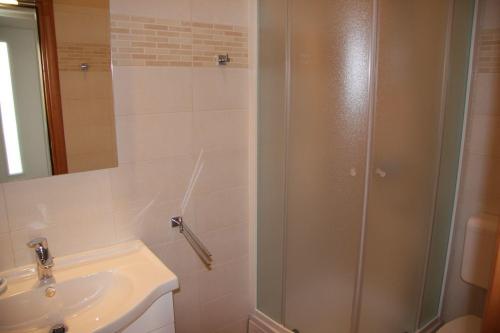 Apartments Car - image 12